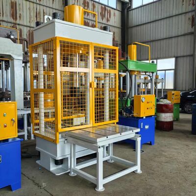 เครื่องถอดสปริงปรับ Komatsu Excavator เครื่องอัดไฮดรอลิกแท่นทำงานเคลื่อนที่ 200T เครื่องอัดสลักโซ่