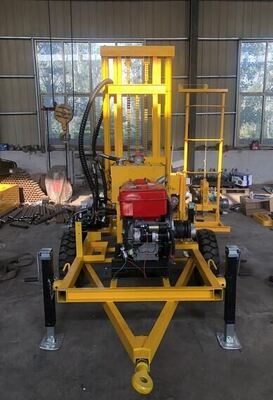 YZ50-150H เครื่องเจาะบ่อน้ำดีเซลไฮดรอลิก ล้อเสริม/แชสซีตีนตะขาบ แท่นขุดเจาะหลุมเจาะลึก 210 ม. เส้นผ่านศูนย์กลางสูงสุด 400 มม. อุปกรณ์ขุดเจาะน้ำความเร็วตัวแปรเพื่อการชลประทานในฟาร์ม