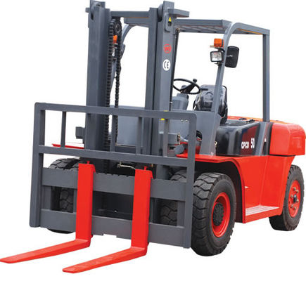 2200r / นาที 10t เครื่องจักรโลจิสติกส์รถยกไฟฟ้า 4 ล้อ